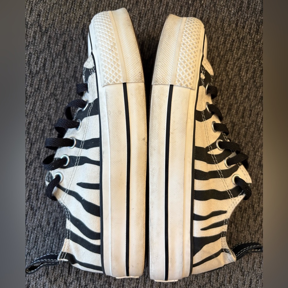 Converse All Star Chuck Taylor Unisex Zebra Low Top Sneakers Women’s 7 Men’s 5 - Picture 3 of 12